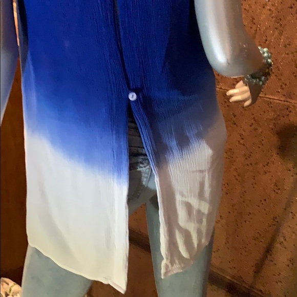 🎉Host Pick🎉 Blue River Top blue and white - Picture 5 of 8